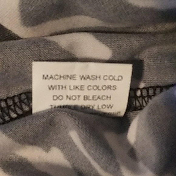 Women's Notations V Button Patterned Top - Picture 8 of 8